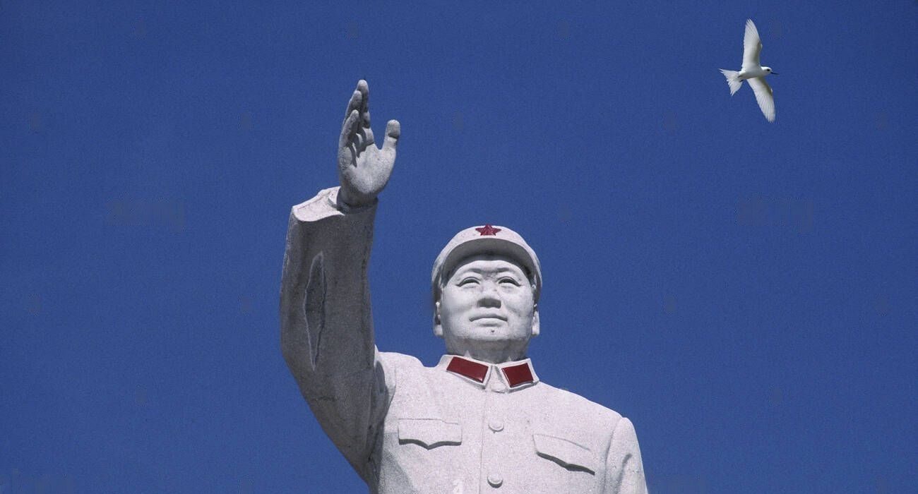 Statue Of Mao Zedong Lijiang City